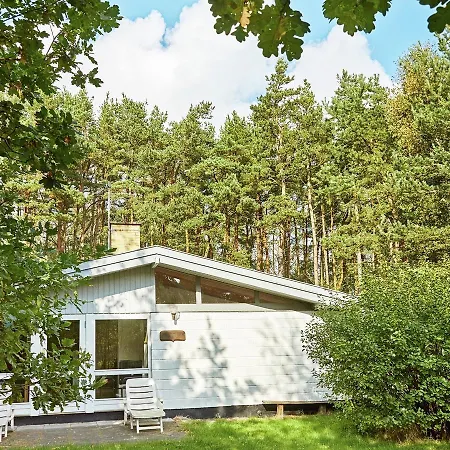6 Person In Aakirkeby * Vester Somarken